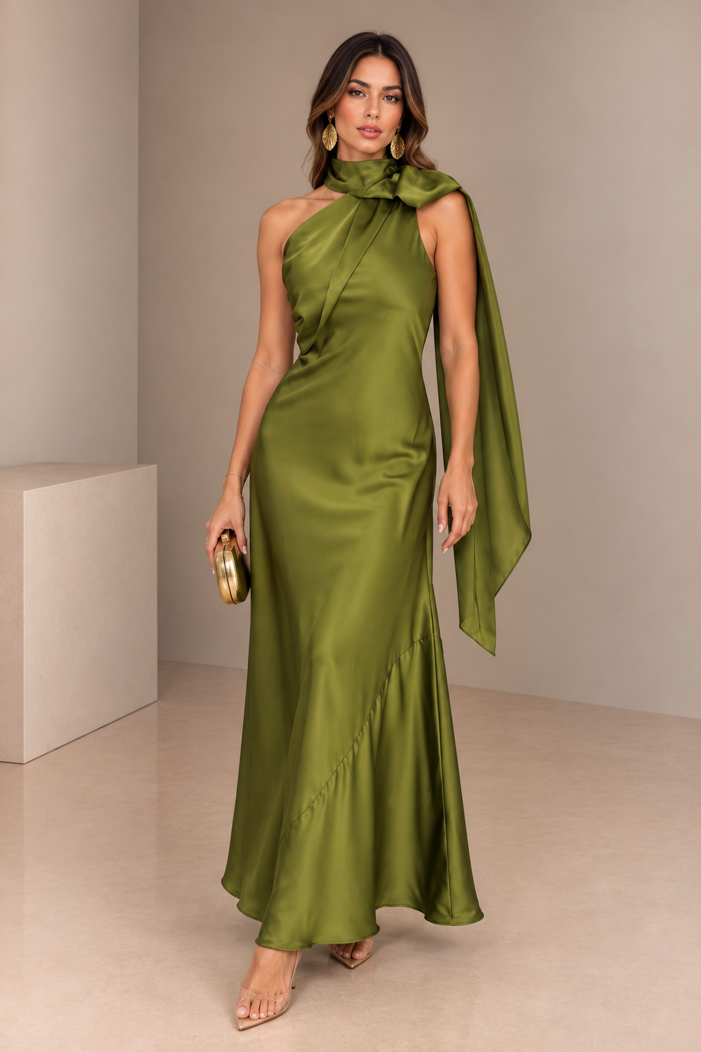 VESTIDO DE SATÍN CON BUFANDA EN CUELLO