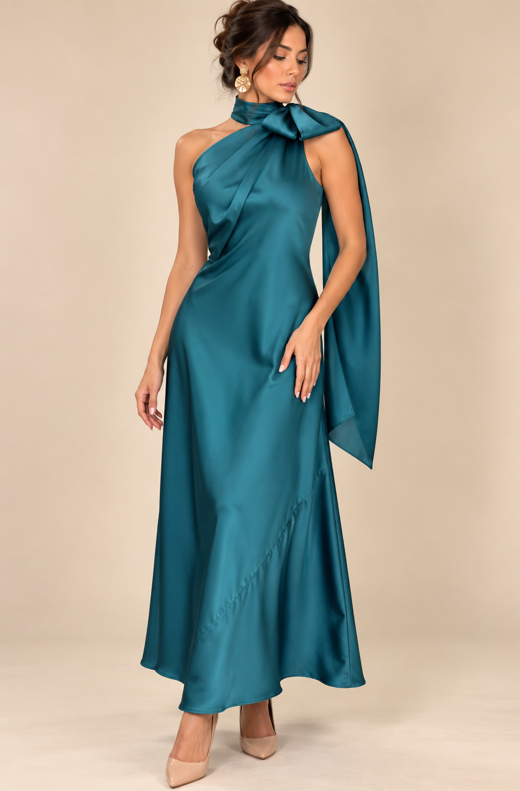 VESTIDO DE SATÍN CON BUFANDA EN CUELLO