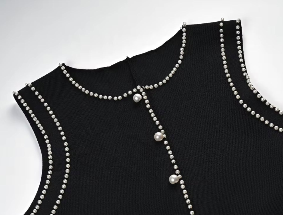 VESTIDO CON APLICACIÓN DE PERLAS